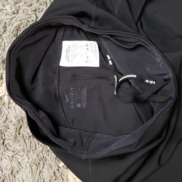 Nike 7/8 running/workout/lounge tights. SUPER flattering and SO comfortable! - Picture 2 of 9